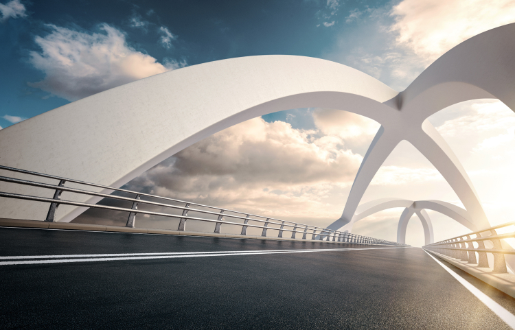 Pont blanc moderne avec des nuages